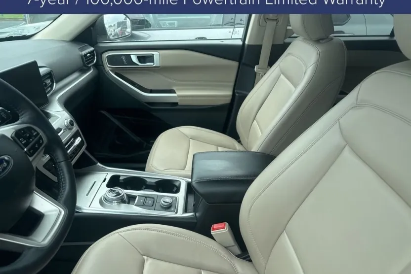 2022 Ford Explorer XLT photo 1