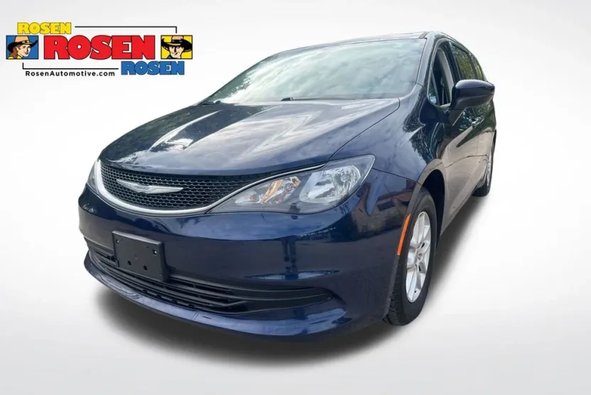 2017 Chrysler Pacifica Touring photo 1