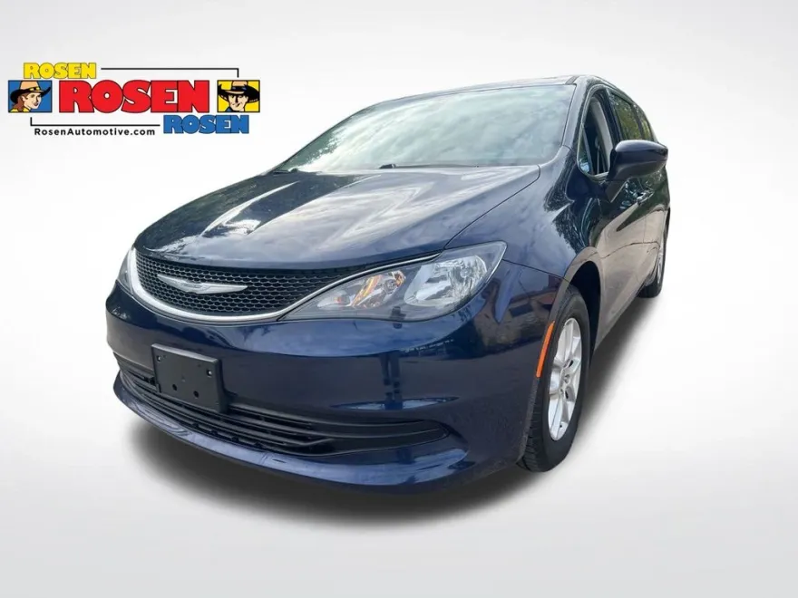 2017 Chrysler Pacifica Touring photo 1