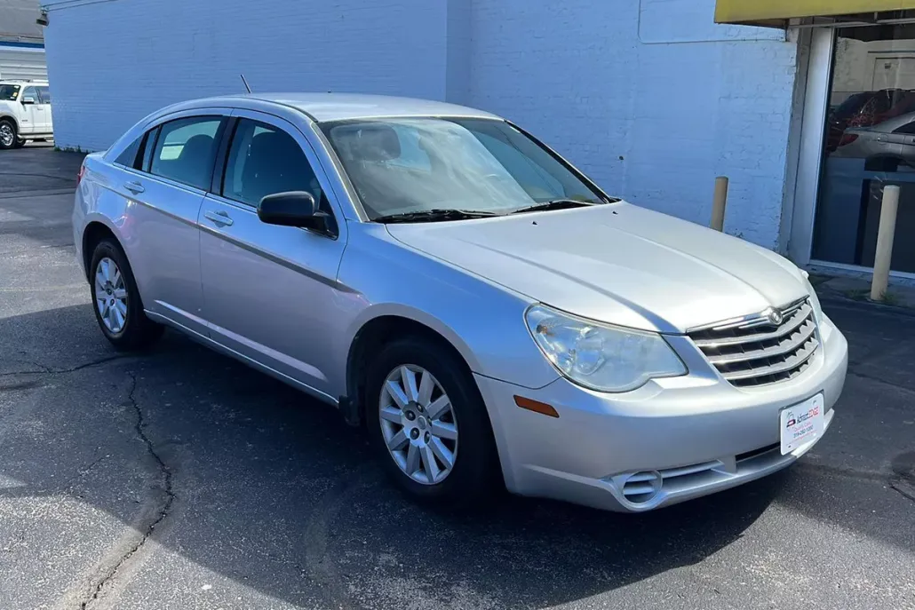 2010 Chrysler Sebring Touring photo 1