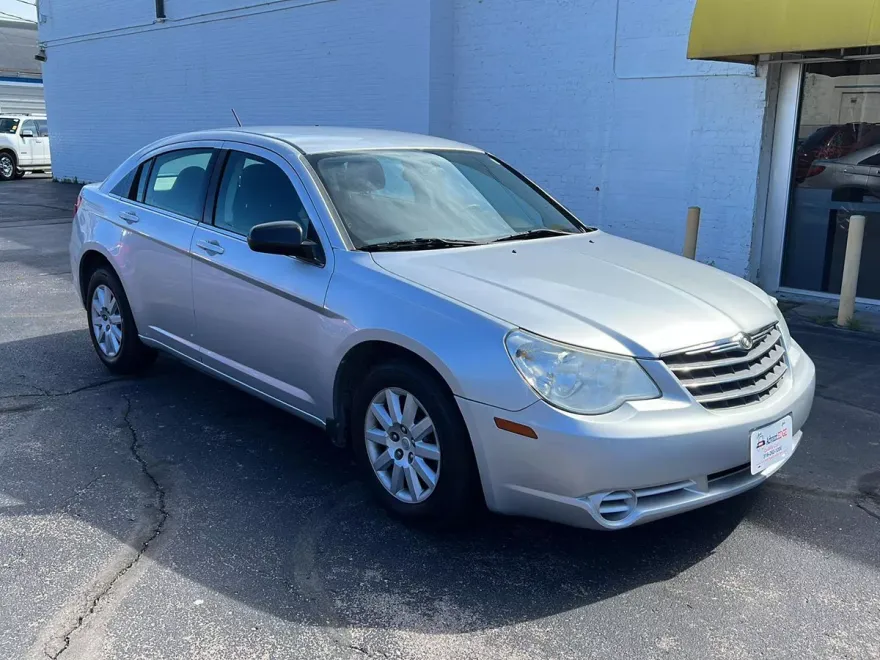 2010 Chrysler Sebring Touring photo 1