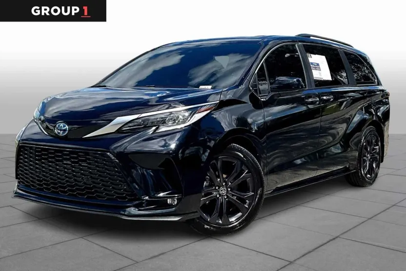 2024 Toyota Sienna XSE photo 1