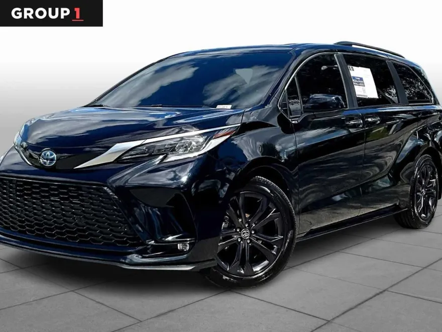 2024 Toyota Sienna XSE photo 1