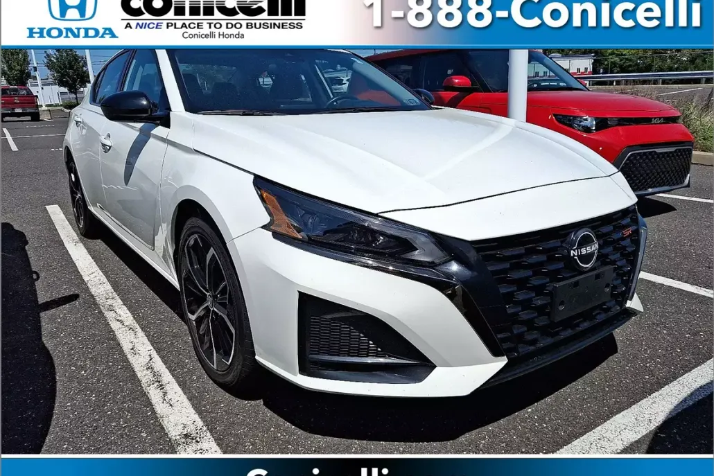 2024 Nissan Altima 2.5 SR photo 1