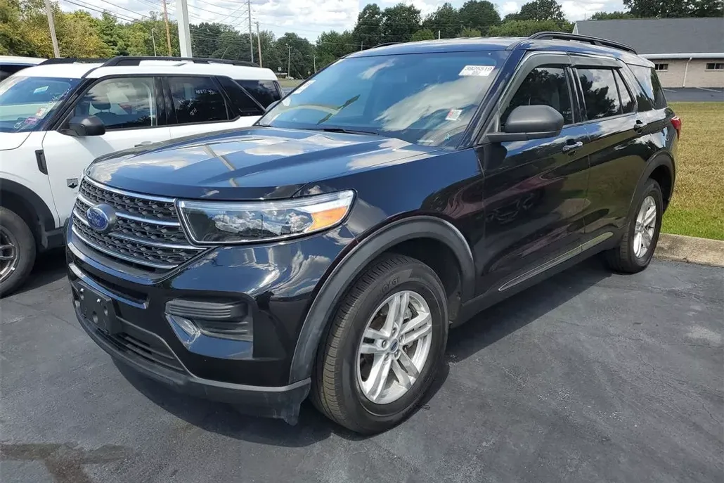 2022 Ford Explorer XLT photo 1