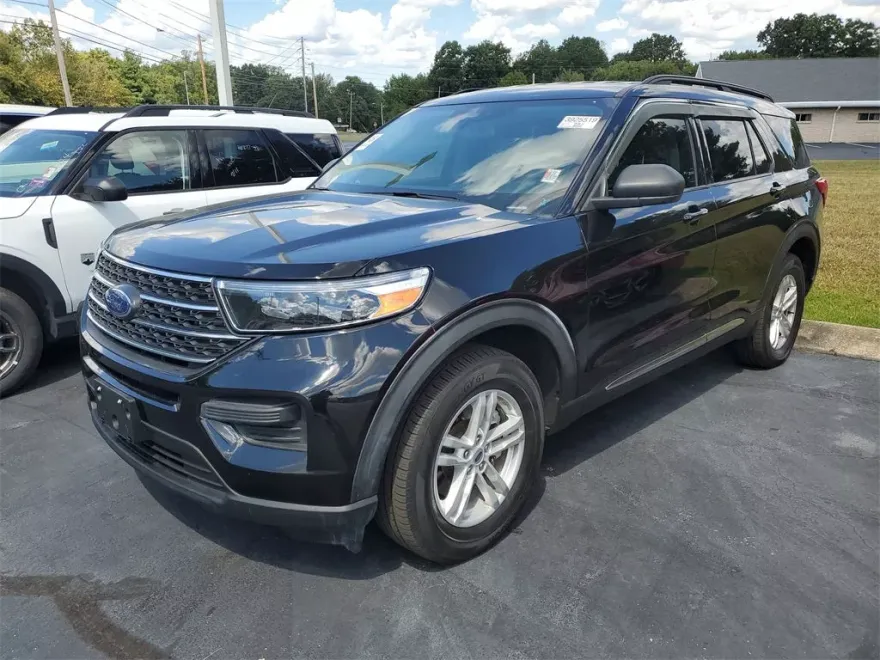 2022 Ford Explorer XLT photo 1