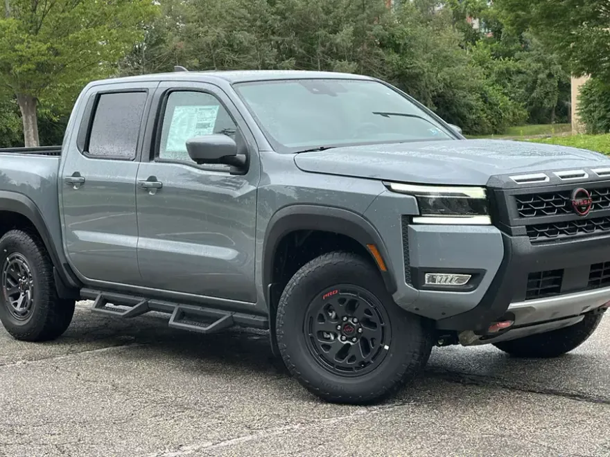 2025 Nissan Frontier photo 1