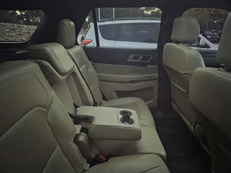 2016 Ford Explorer Limited photo 1