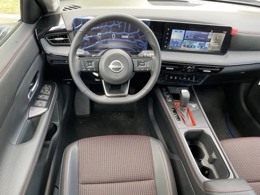 2025 Nissan Kicks SR photo 1