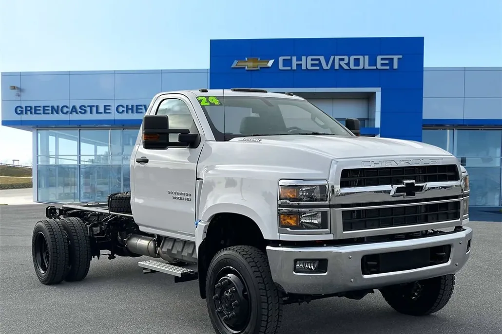 2024 Chevrolet Silverado 5500HD Work Truck photo 1
