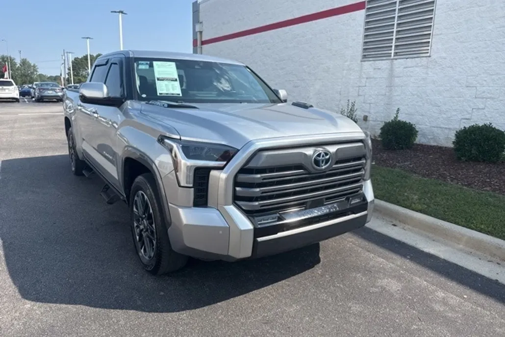 2023 Toyota Tundra Limited photo 1