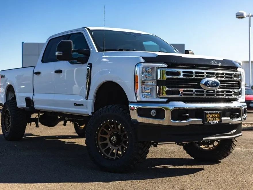 2023 Ford F-350 XLT photo 1
