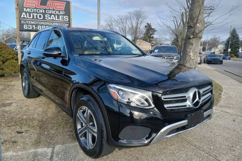 2018 Mercedes Benz GLC 300 4MATIC photo 1
