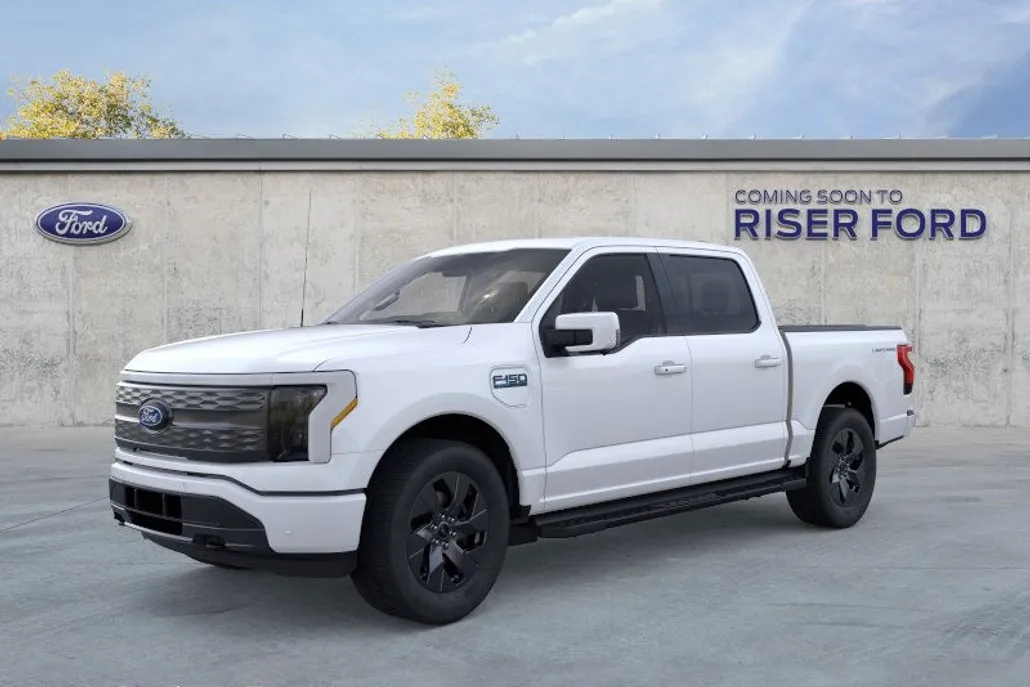 2025 Ford F-150 Lightning Lariat photo 1