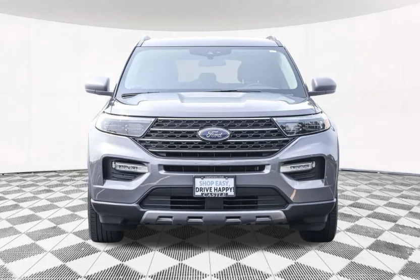 2022 Ford Explorer XLT photo 1