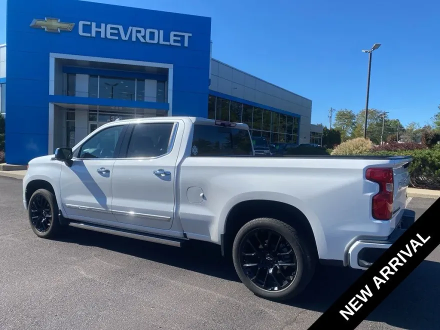 2023 Chevrolet Silverado 1500 High Country photo 1