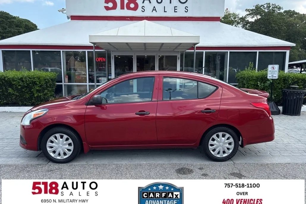 2015 Nissan Versa 1.6 S photo 1