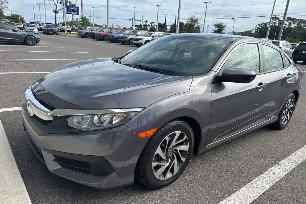 2017 Honda Civic EX photo 1