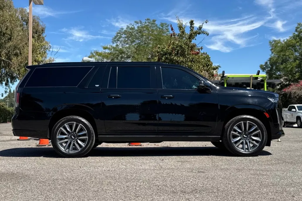 2023 Cadillac Escalade ESV Sport Platinum photo 1