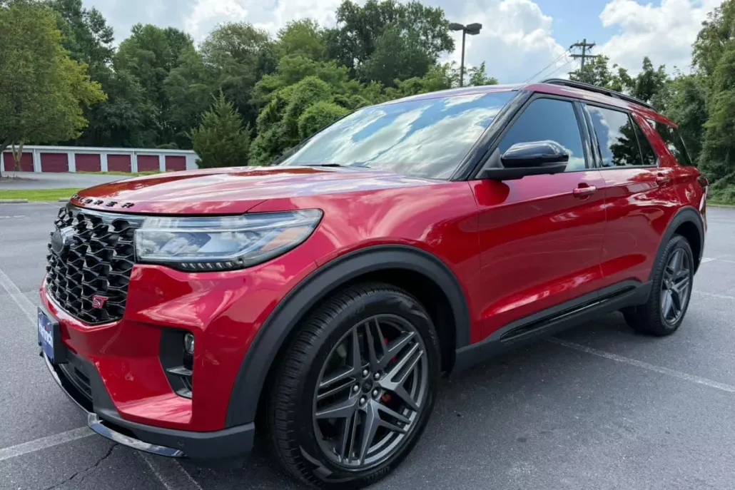 2025 Ford Explorer ST photo 1