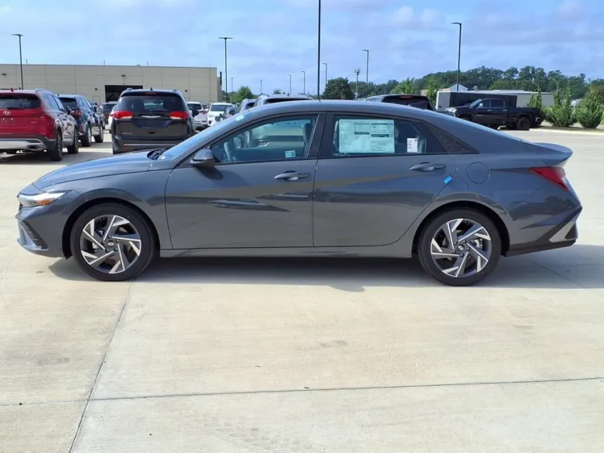 2025 Hyundai Elantra Hybrid SEL Sport photo 1