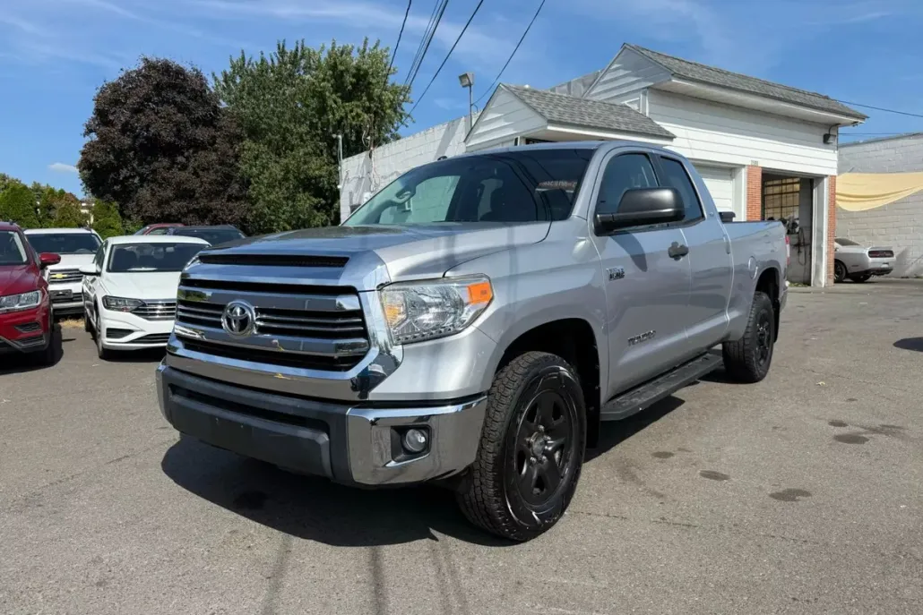 2017 Toyota Tundra Double Cab SR5 photo 1