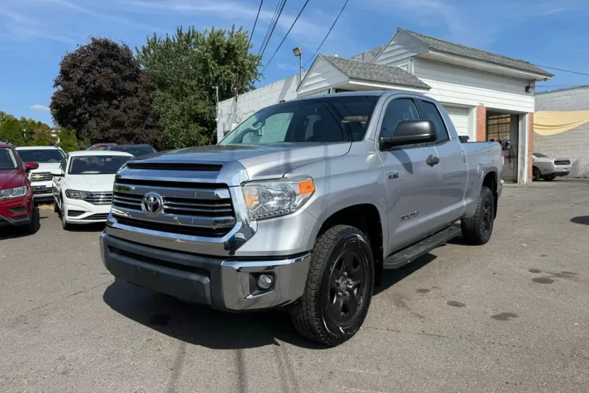2017 Toyota Tundra Double Cab SR5 photo 1
