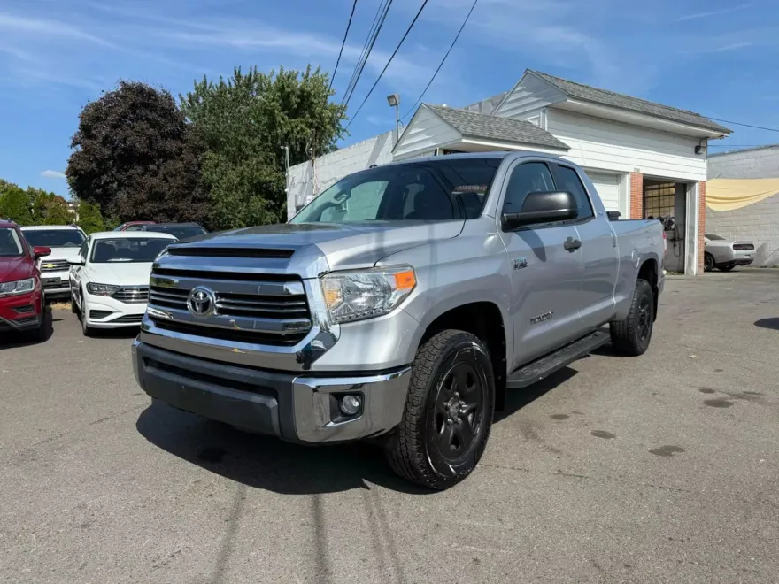 2017 Toyota Tundra Double Cab SR5 photo 1