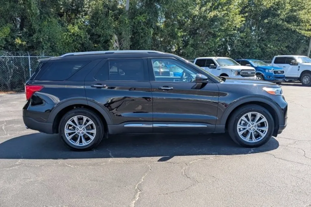 2024 Ford Explorer Limited photo 1