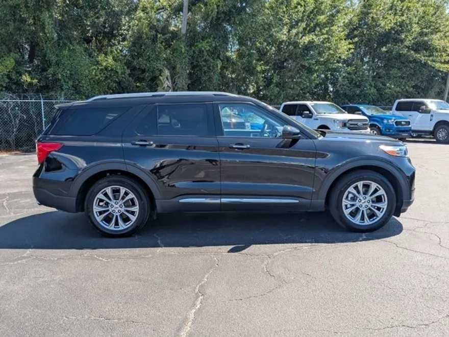 2024 Ford Explorer Limited photo 1