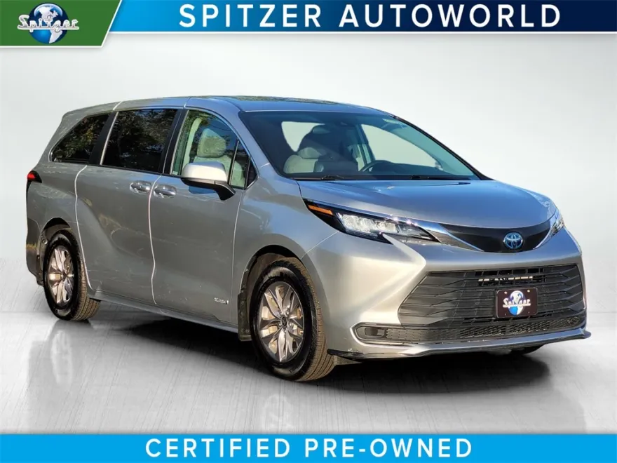 2021 Toyota Sienna LE photo 1