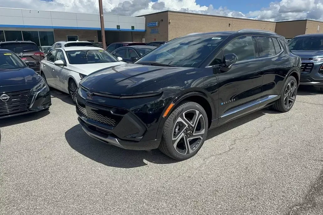2025 Chevrolet Equinox EV 1LT photo 1