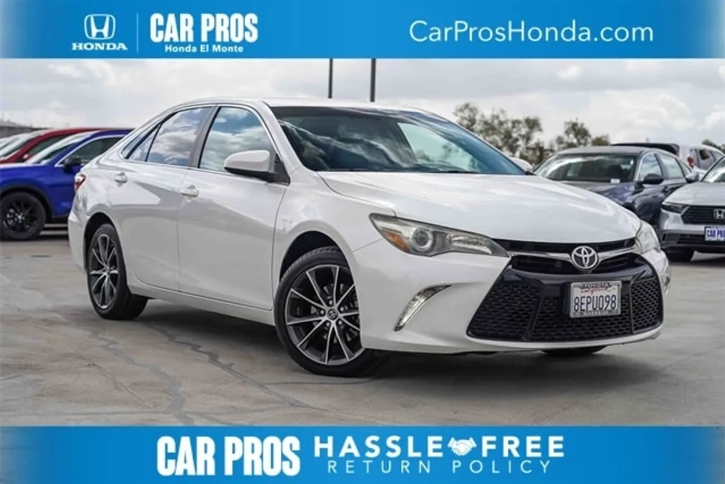 2015 Toyota Camry XSE photo 1
