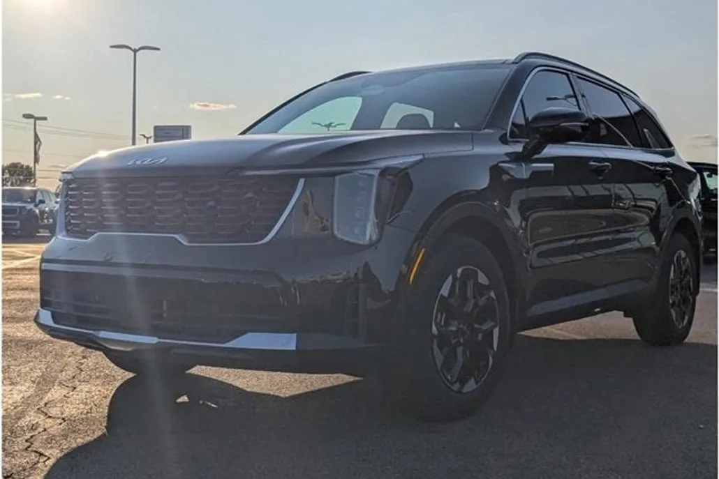 2025 Kia Sorento S photo 1