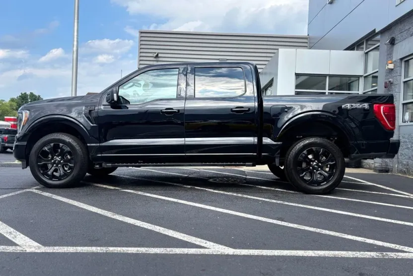 2023 Ford F-150 XLT photo 1