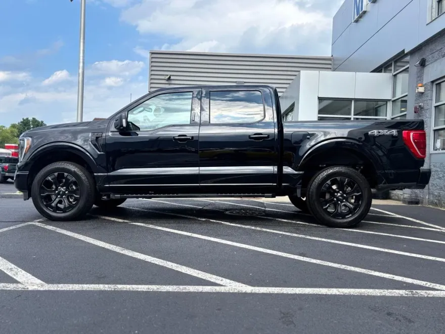 2023 Ford F-150 XLT photo 1