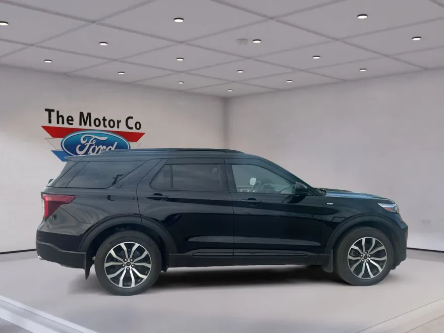 2023 Ford Explorer ST-Line photo 1