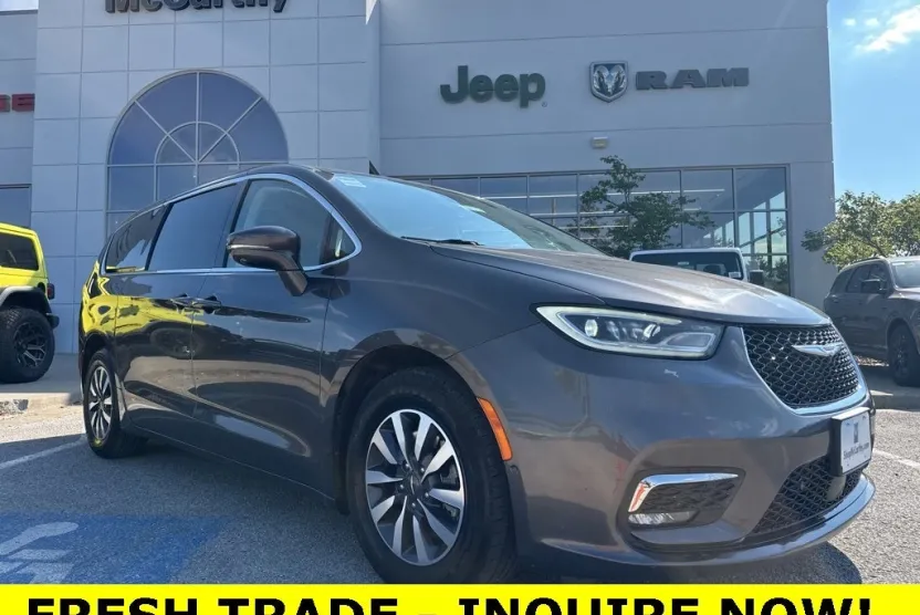 2022 Chrysler Pacifica Hybrid Touring L photo 1