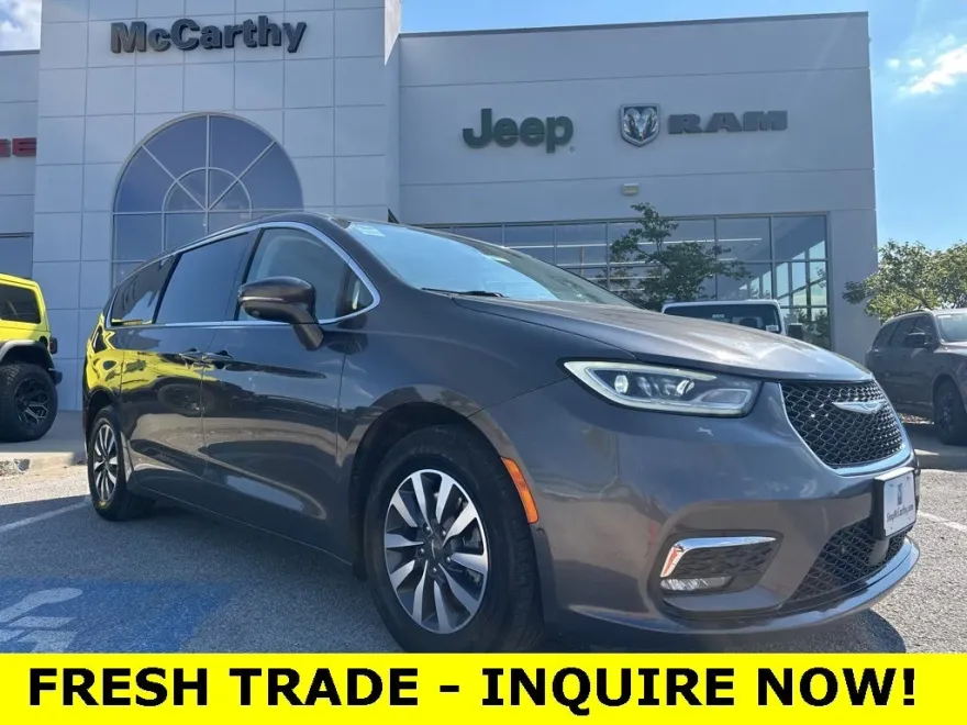 2022 Chrysler Pacifica Hybrid Touring L photo 1