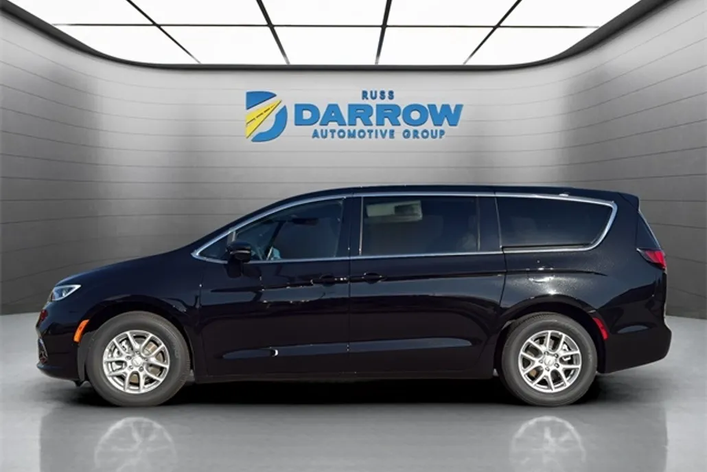 2026 Chrysler Pacifica photo 1