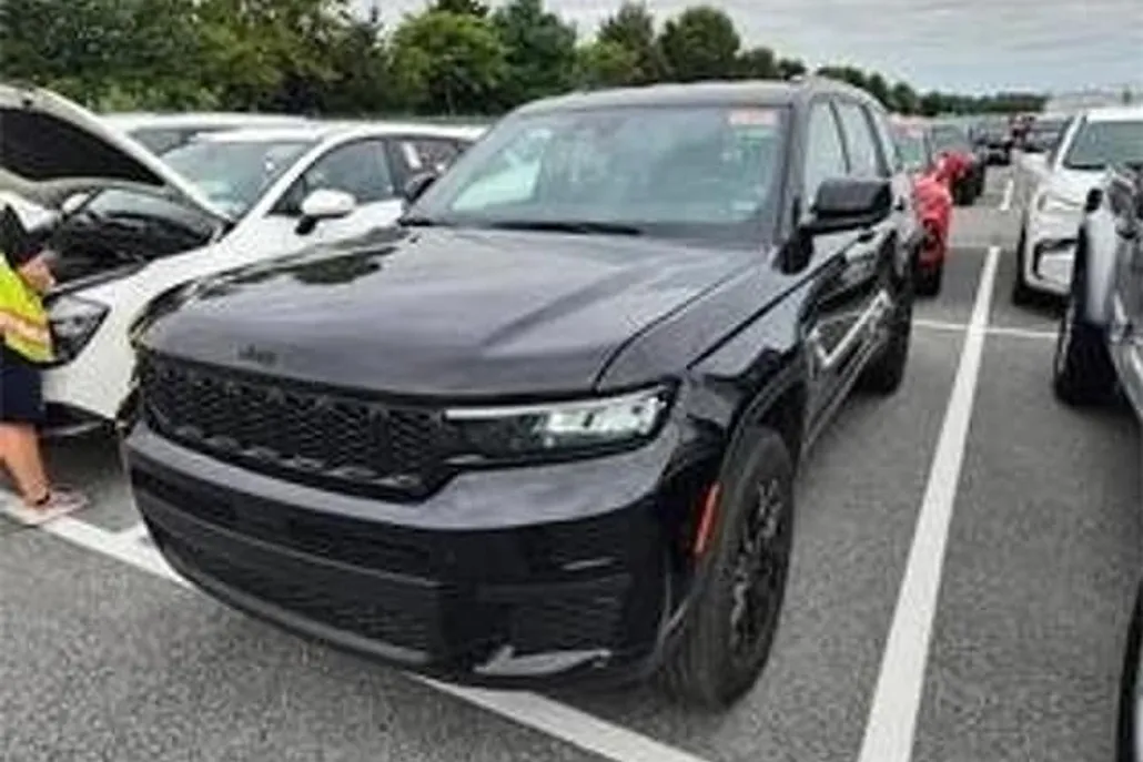 2024 Jeep Grand Cherokee Altitude photo 1