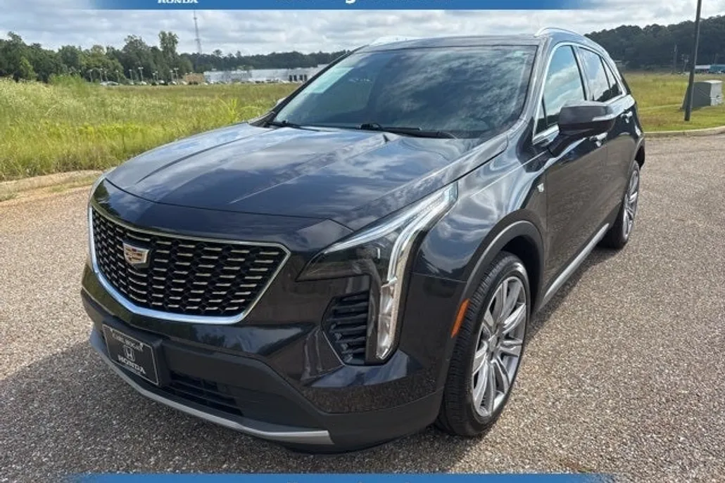 2022 Cadillac XT4 Premium Luxury photo 1