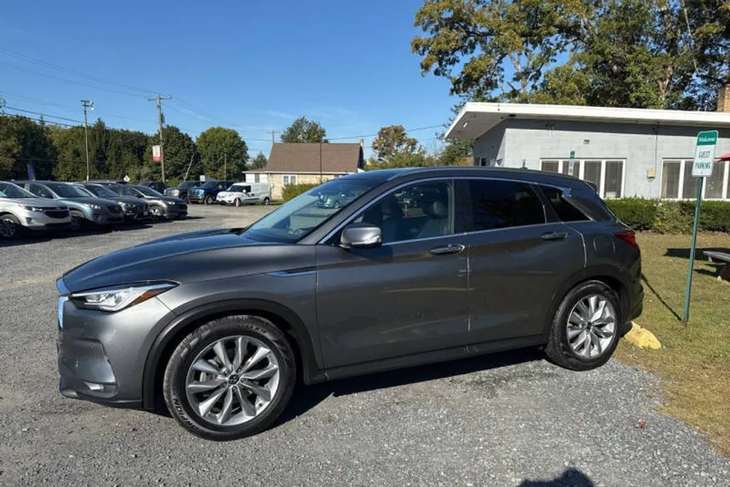 2019 Infiniti QX50 Essential AWD photo 1
