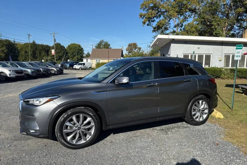 2019 Infiniti QX50 Essential AWD photo 1