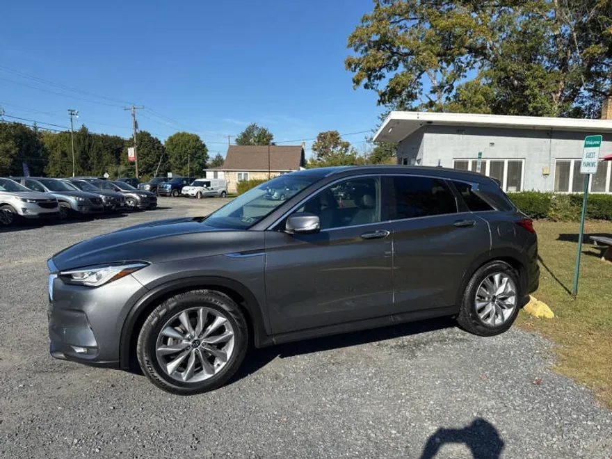 2019 Infiniti QX50 Essential AWD photo 1