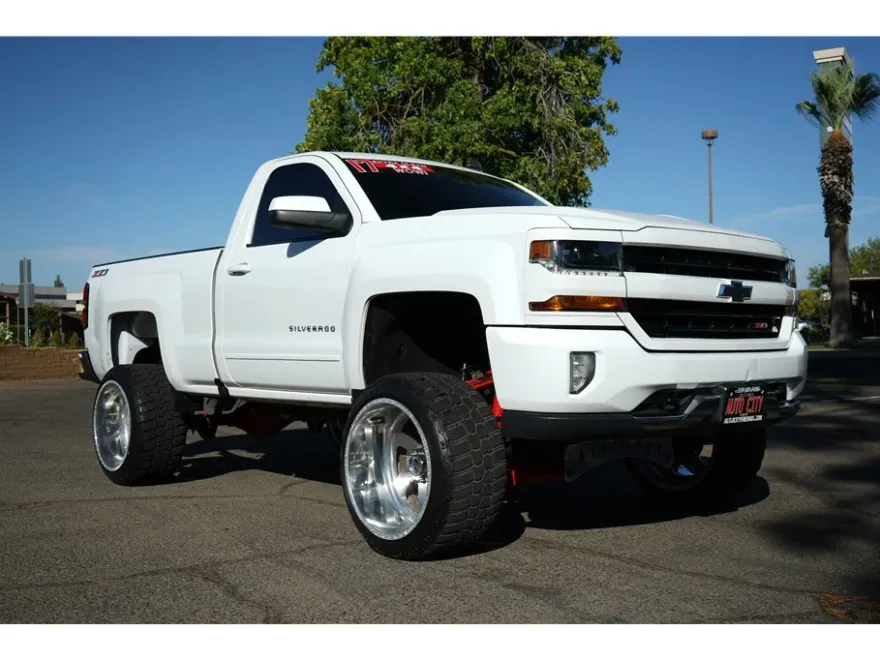 2017 Chevrolet Silverado 1500 Z71 LT photo 1