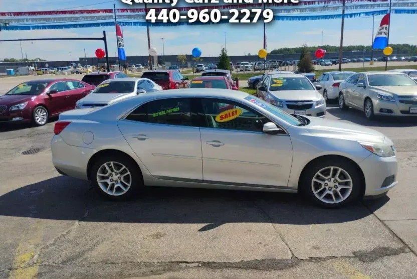 2015 Chevrolet Malibu 1LT photo 1