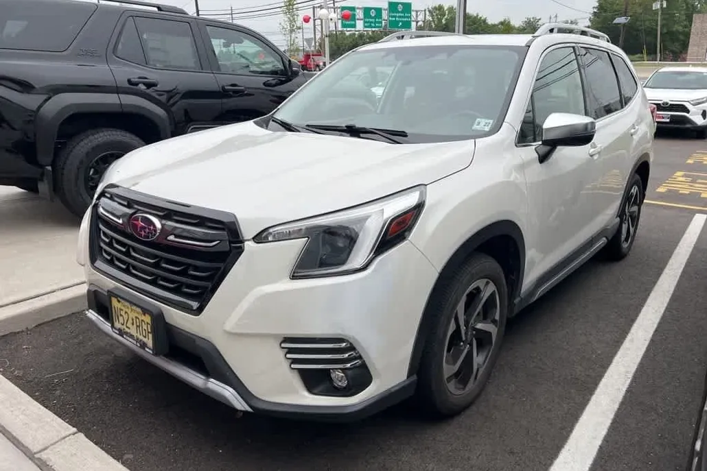 2022 Subaru Forester Touring photo 1