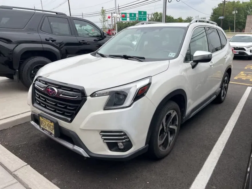 2022 Subaru Forester Touring photo 1