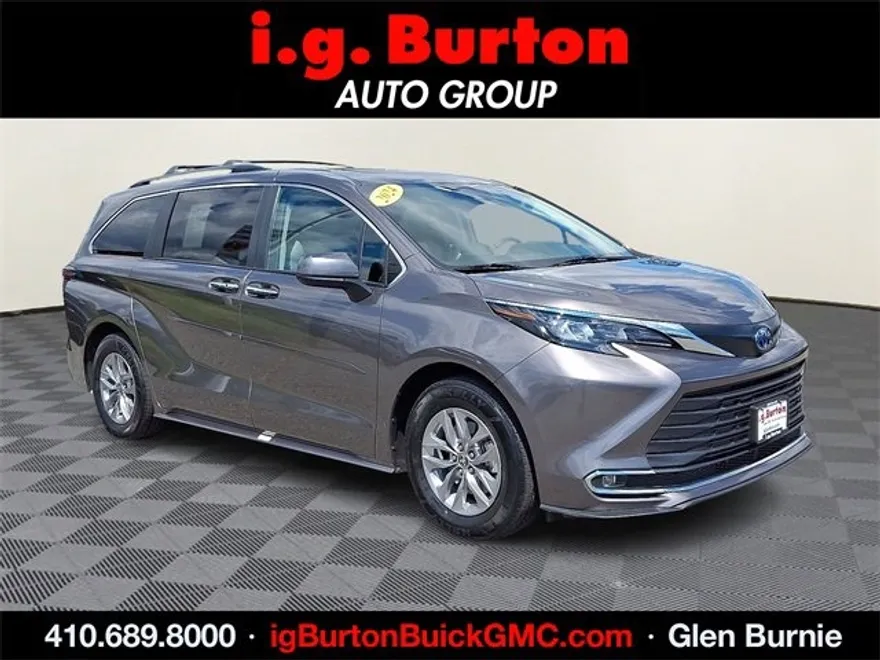 2024 Toyota Sienna XLE photo 1